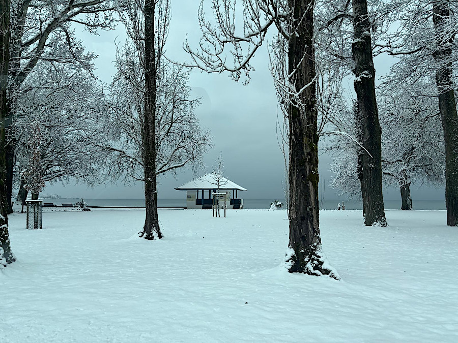 Schneelandschaft in Kressbronn im Seepark bei der Bodan-Werft