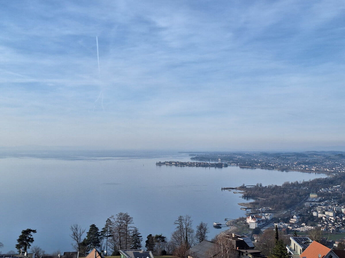 Chocolarium-schweiz-bodensee Pfänder mit Blick auf Lindau und den Bodensee im Winter