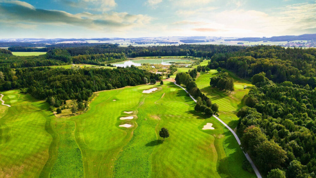 Drohnenansicht über das Fürstliche Golf-Resort Bad Waldsee