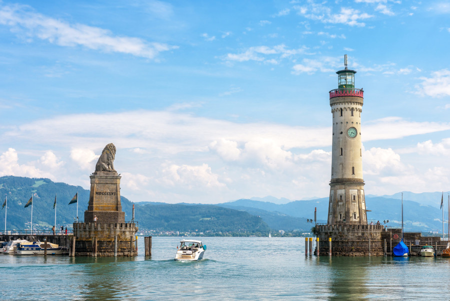 Lindauer Hafen mit Löwe und Leuchtturm – Sehenswürdigkeit am Bodensee