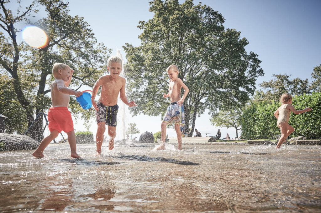 Wasserspielplatz im Naturstrandbad Kressbronn am Bodensee